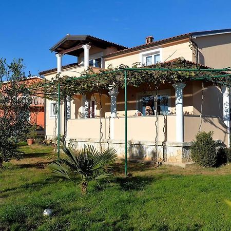 Comfortable Apartment Near Pula Marcana Exterior photo