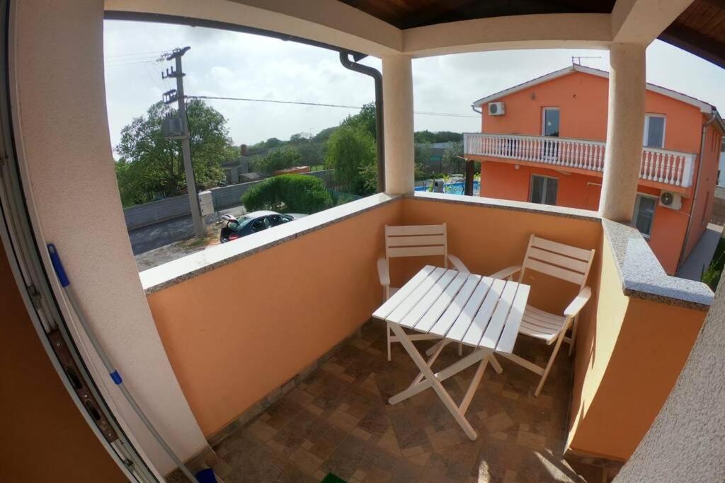 Comfortable Apartment Near Pula Marcana Exterior photo