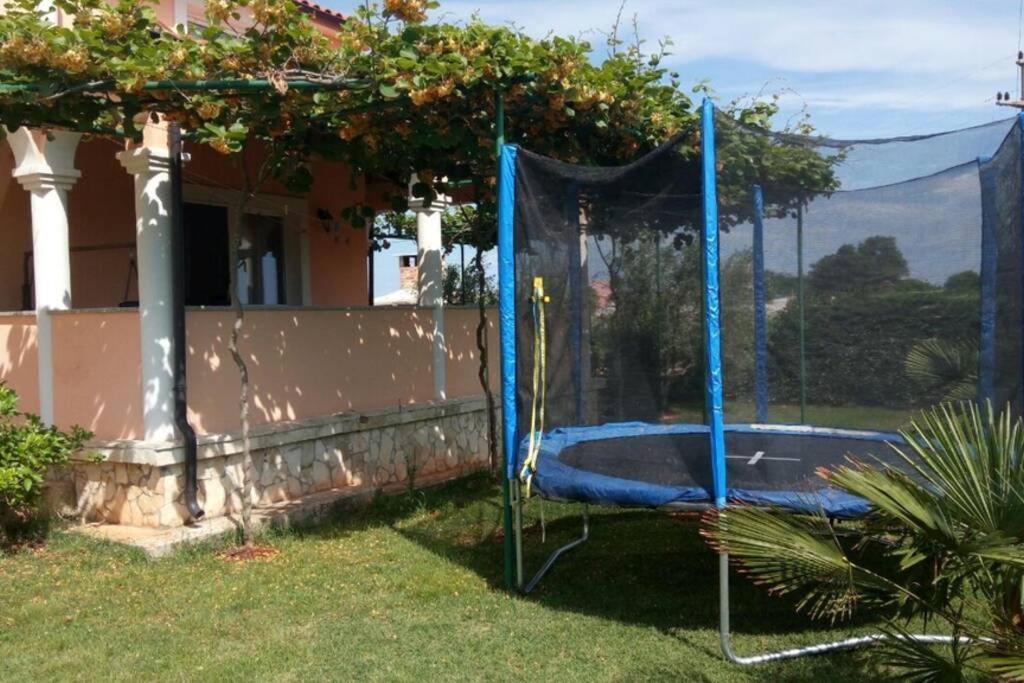 Comfortable Apartment Near Pula Marcana Exterior photo