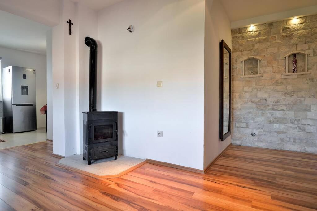Comfortable Apartment Near Pula Marcana Exterior photo