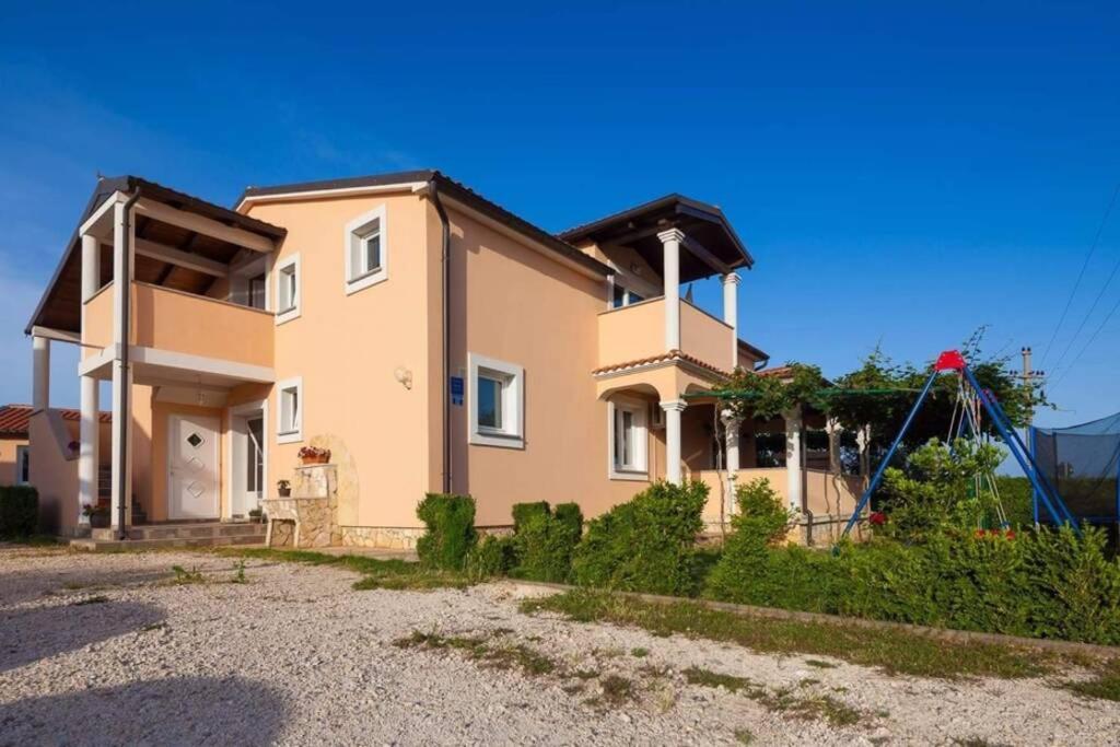 Comfortable Apartment Near Pula Marcana Exterior photo